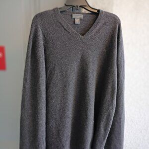 Banana Republic Men's Gray Cashmere V-Neck sweater.
